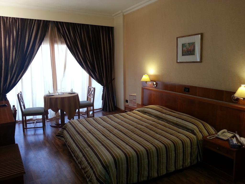 Charles Hotel Beirut Eksteriør bilde