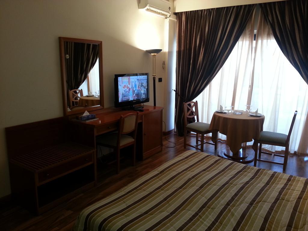 Charles Hotel Beirut Eksteriør bilde